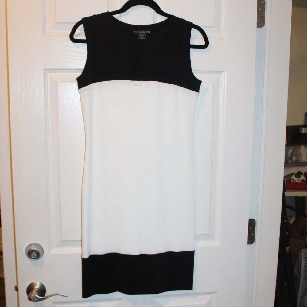 Evovorro Women Black White Small Dress👗